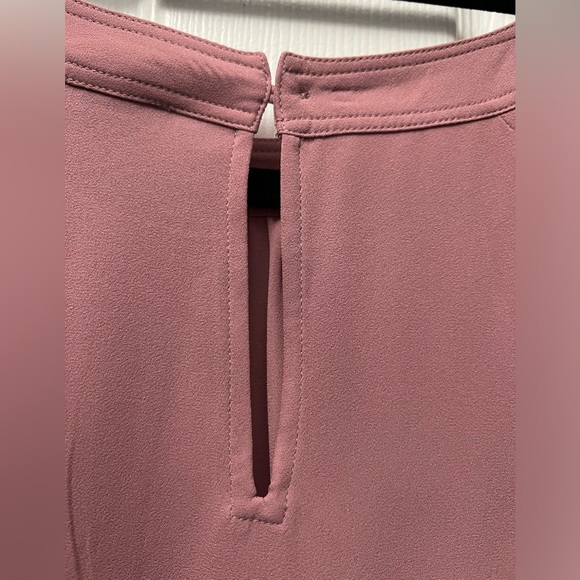 Gorgeous blush pink top with key hole back - Picture 4 of 5